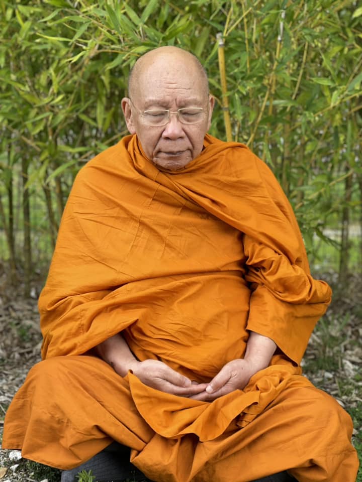 คณะสหภาพพระธรรมทูตไทยในทวีปยุโรป ถวายสักการะ สมเด็จพระมหาธีราจารย์ ในโอกาสเดินทางมาปฏิบัติศาสนกิจ ณ สาธารณรัฐฝรั่งเศส 