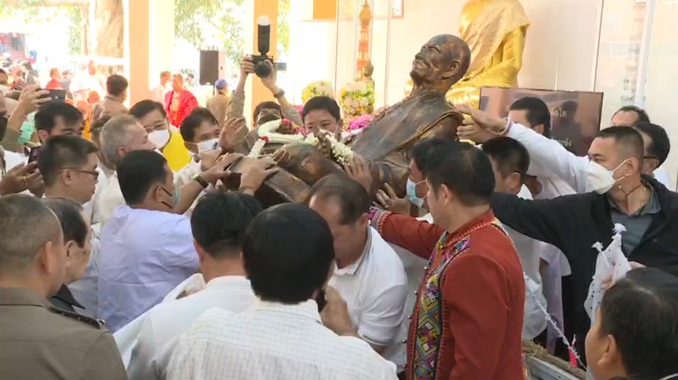 “ร.อ.ธรรมนัส” ร่วมพิธีมอบรูปเหมือนสมเด็จพุฒาจารย์ (โต พรหมรังสี) ให้พุทธมลฑลเชียงราย